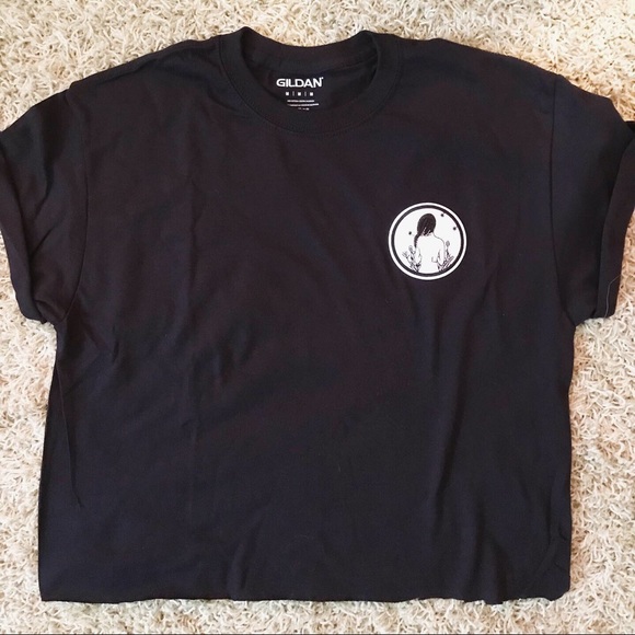 Cute crop top patch shirt - Picture 3 of 3